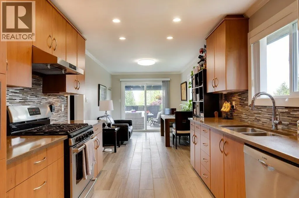 205 E 28TH STREET