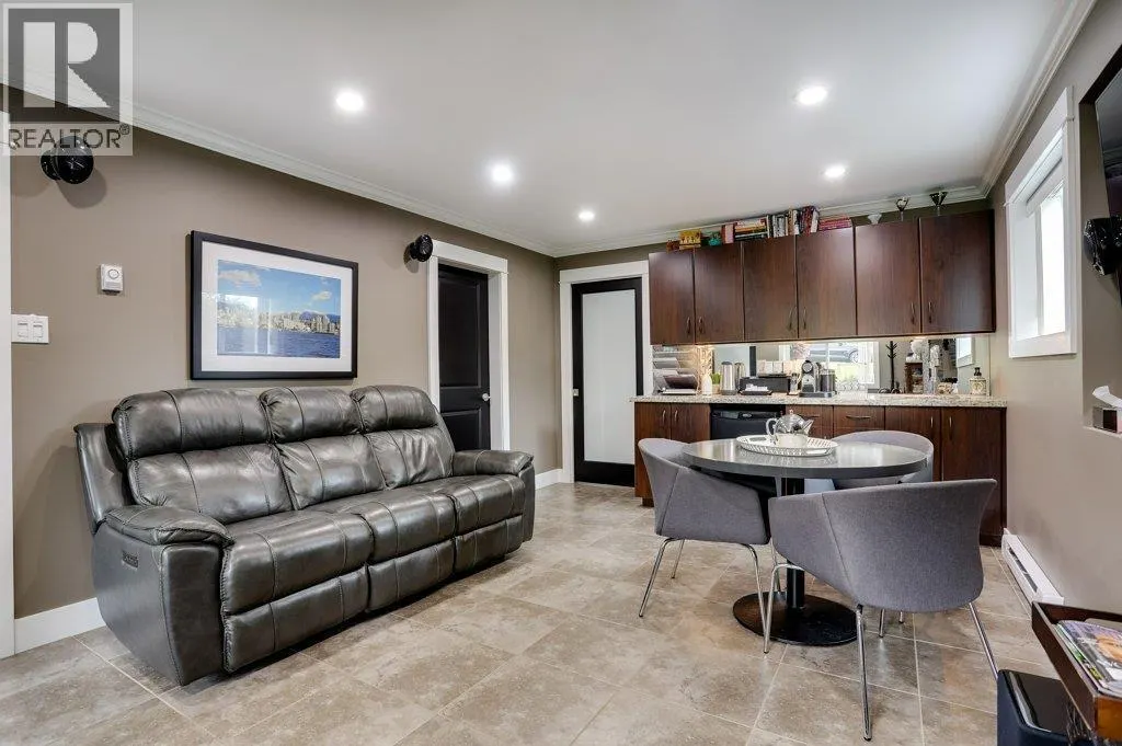 205 E 28TH STREET