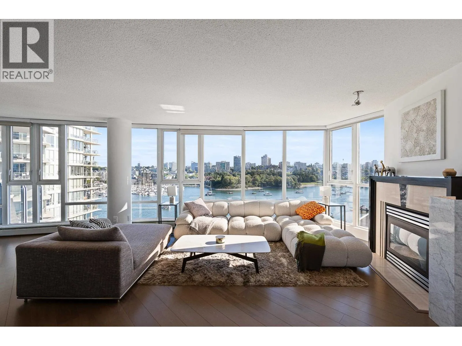 1202 1383 MARINASIDE CRESCENT