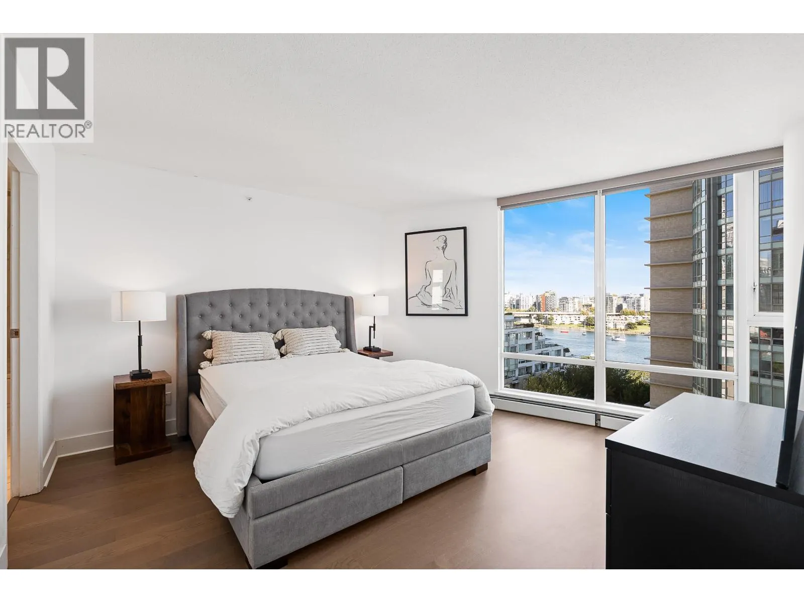 1202 1383 MARINASIDE CRESCENT