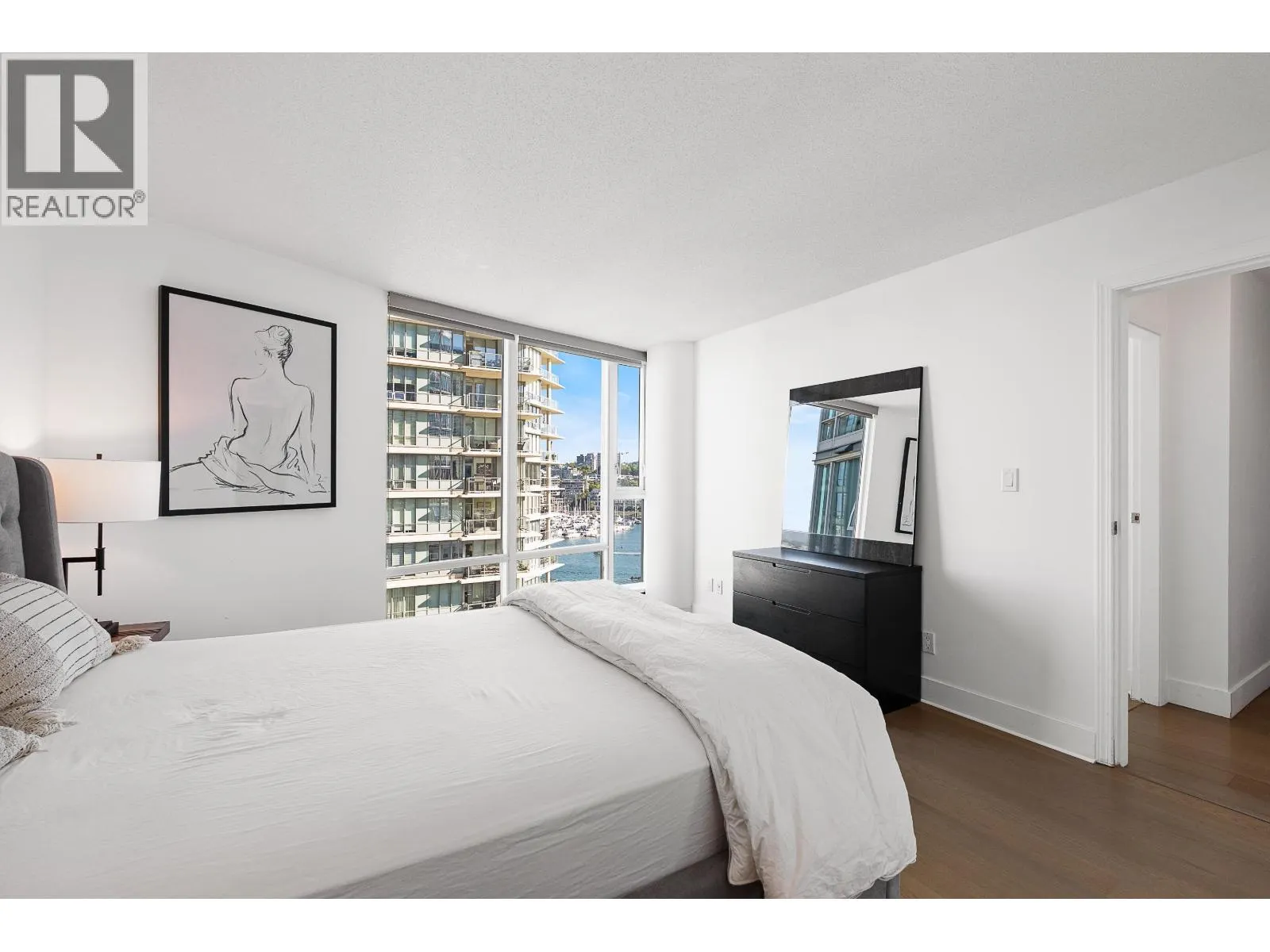 1202 1383 MARINASIDE CRESCENT