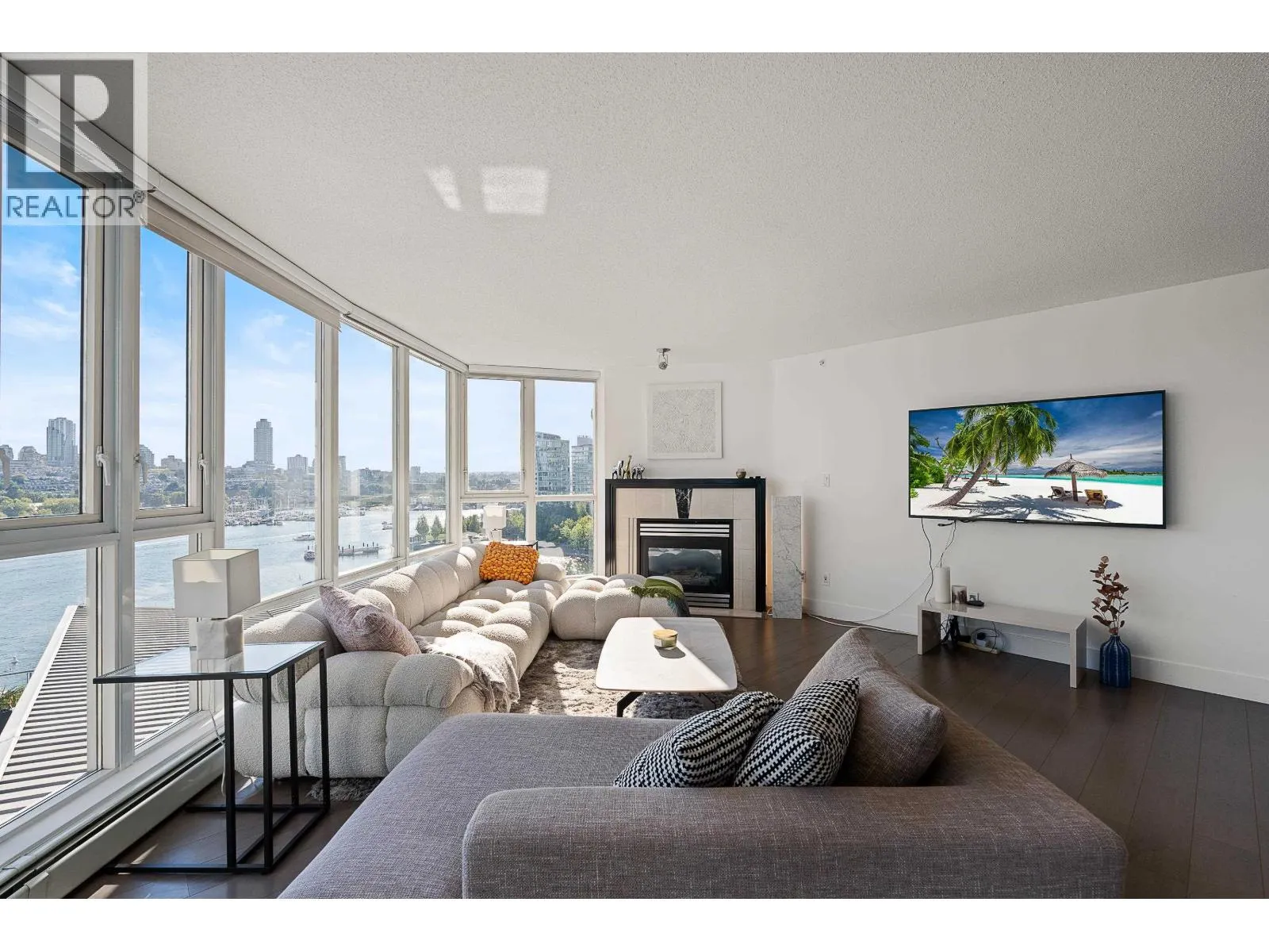 1202 1383 MARINASIDE CRESCENT