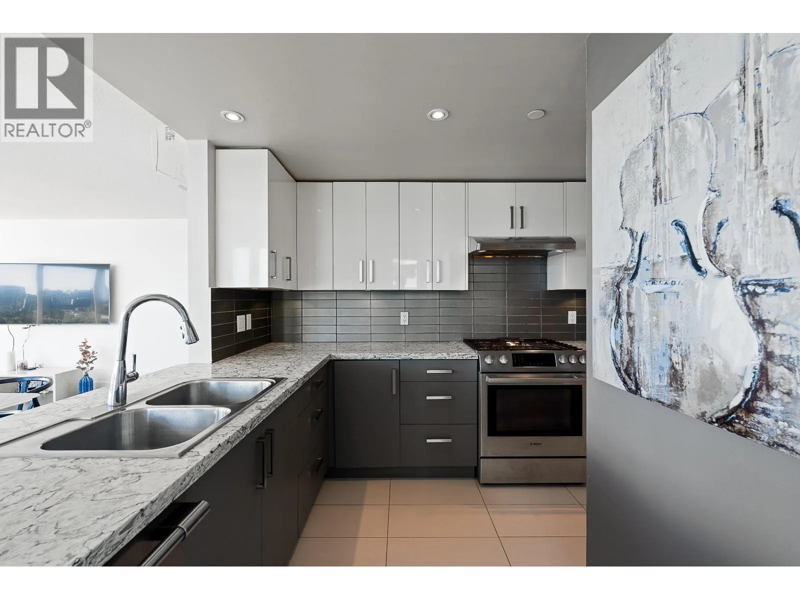 1202 1383 MARINASIDE CRESCENT