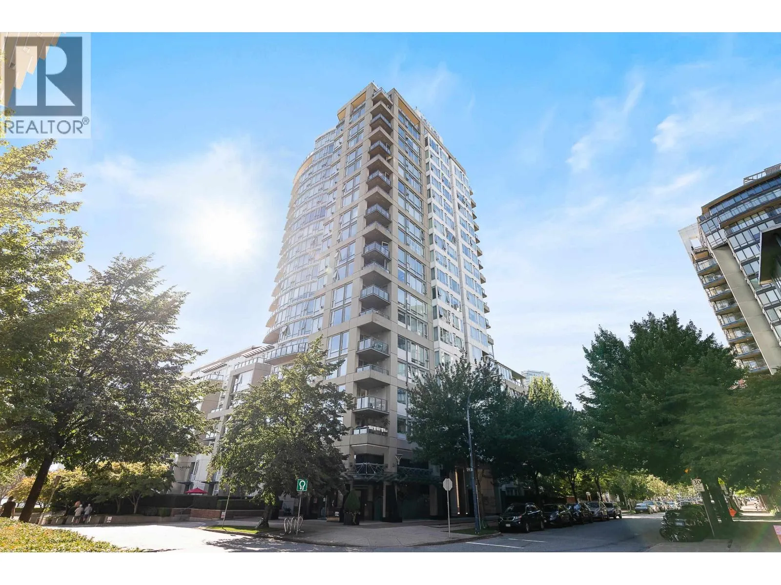 1202 1383 MARINASIDE CRESCENT