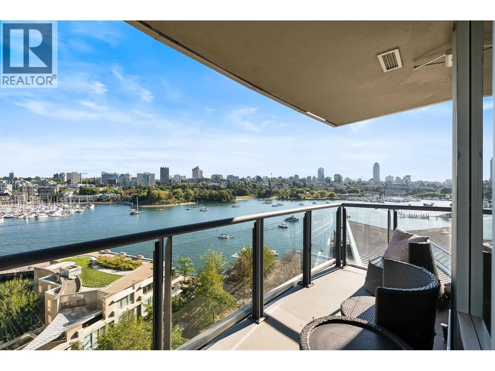 1202 1383 MARINASIDE CRESCENT