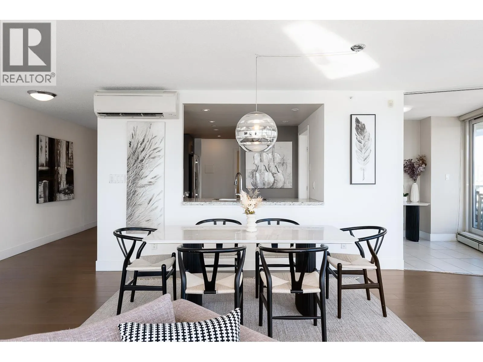 1202 1383 MARINASIDE CRESCENT