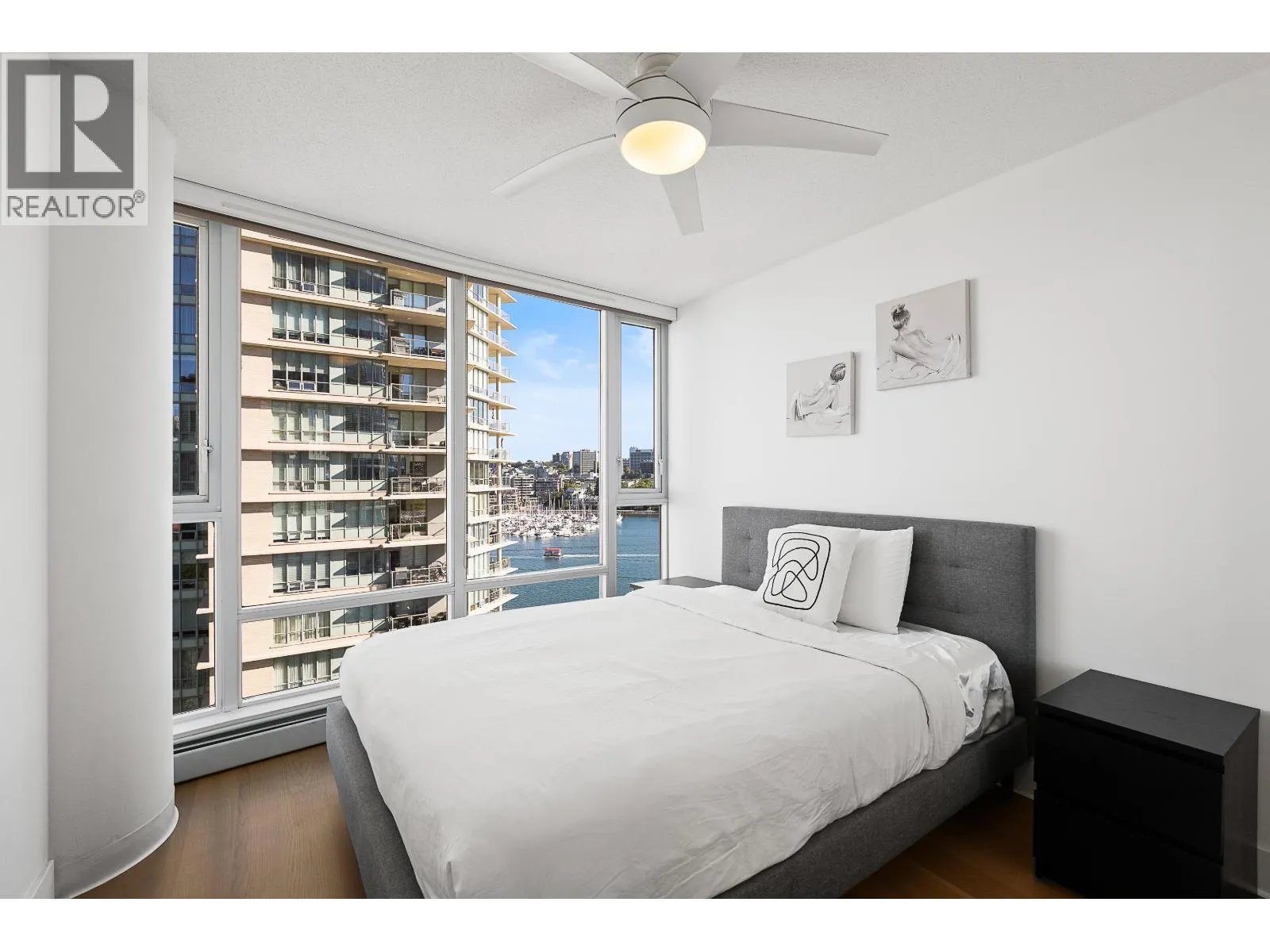 1202 1383 MARINASIDE CRESCENT