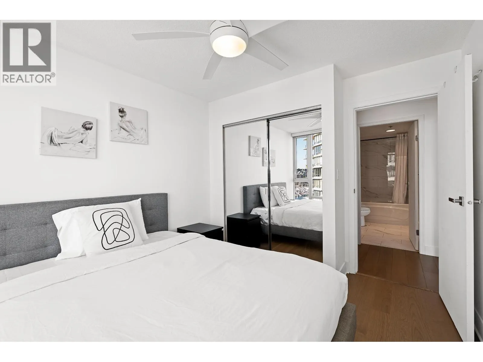 1202 1383 MARINASIDE CRESCENT