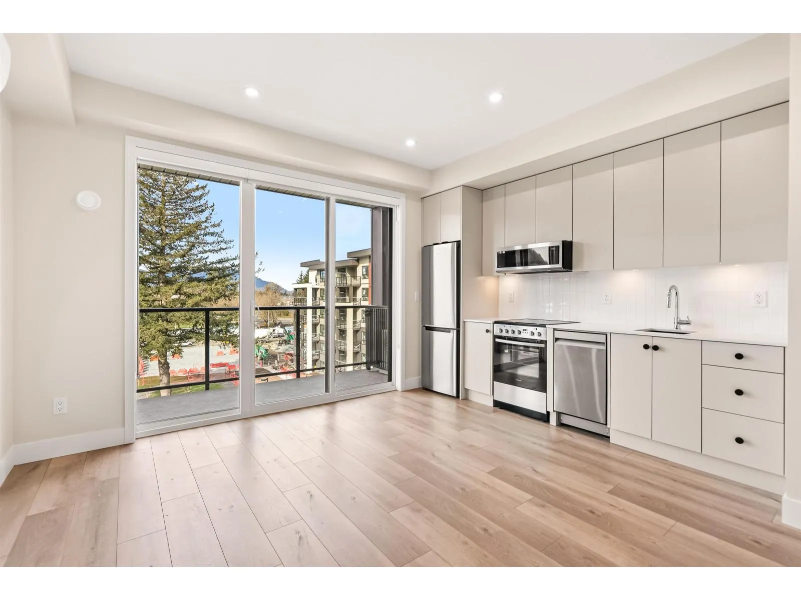 316 45511 CAMPUS DRIVE|Garrison Crossing