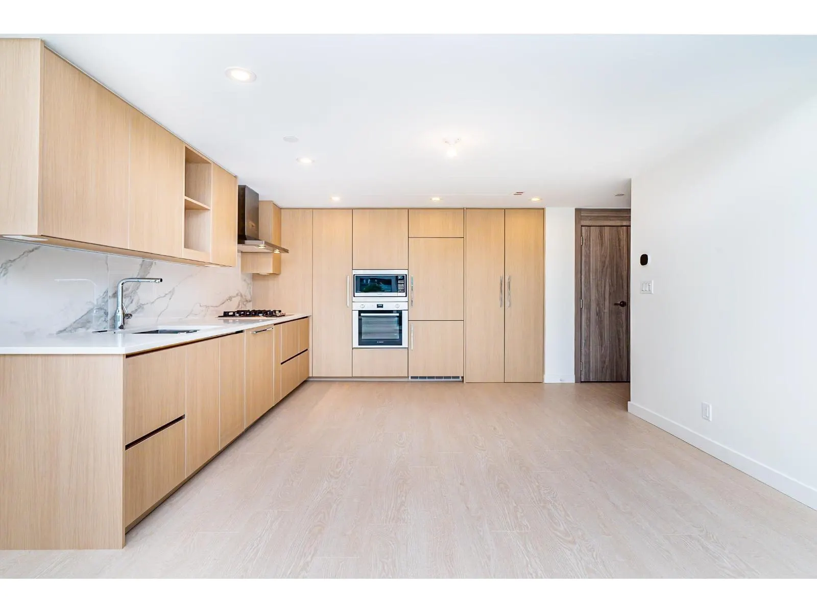 611 13778 100 AVENUE
