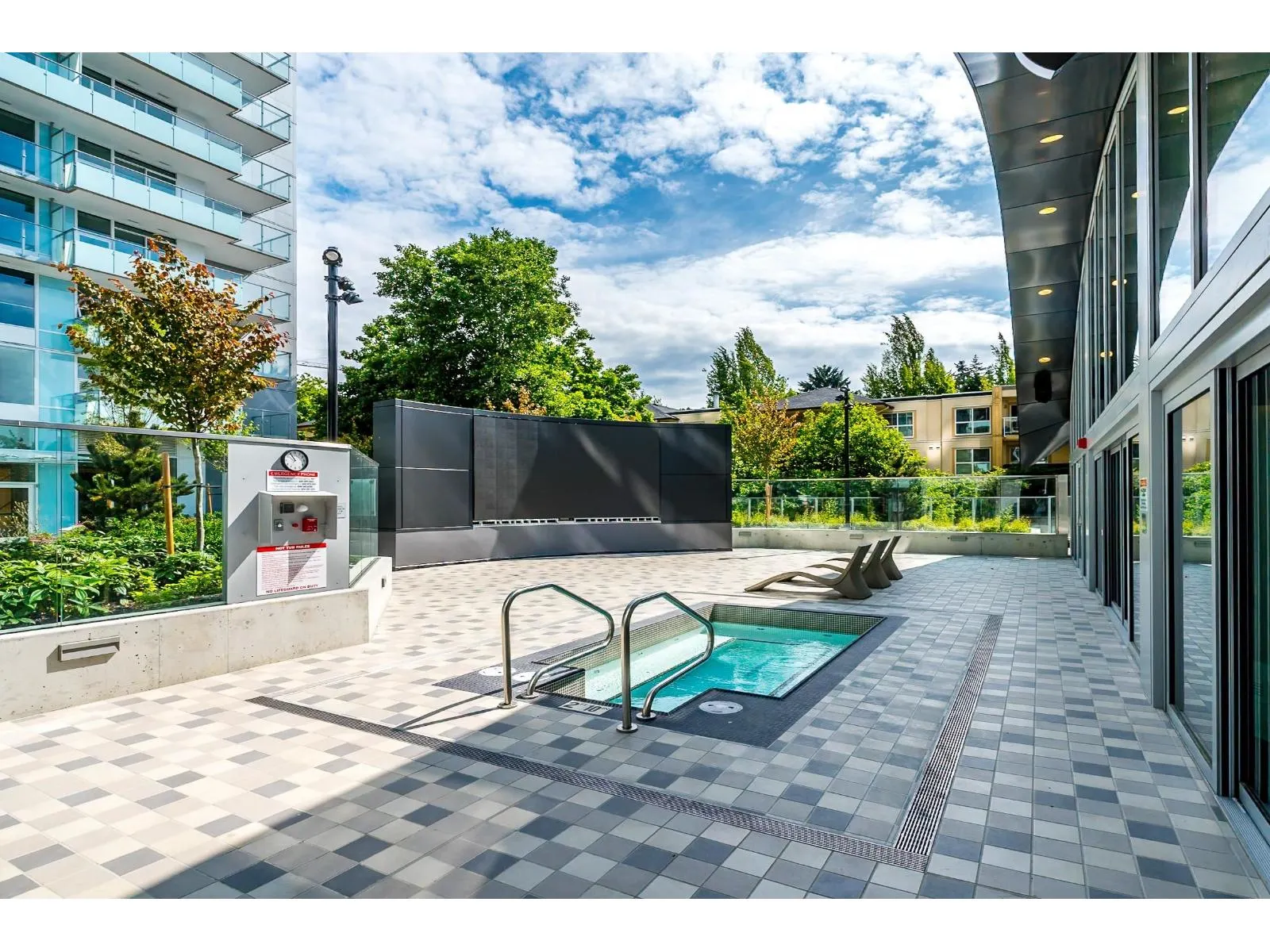 611 13778 100 AVENUE