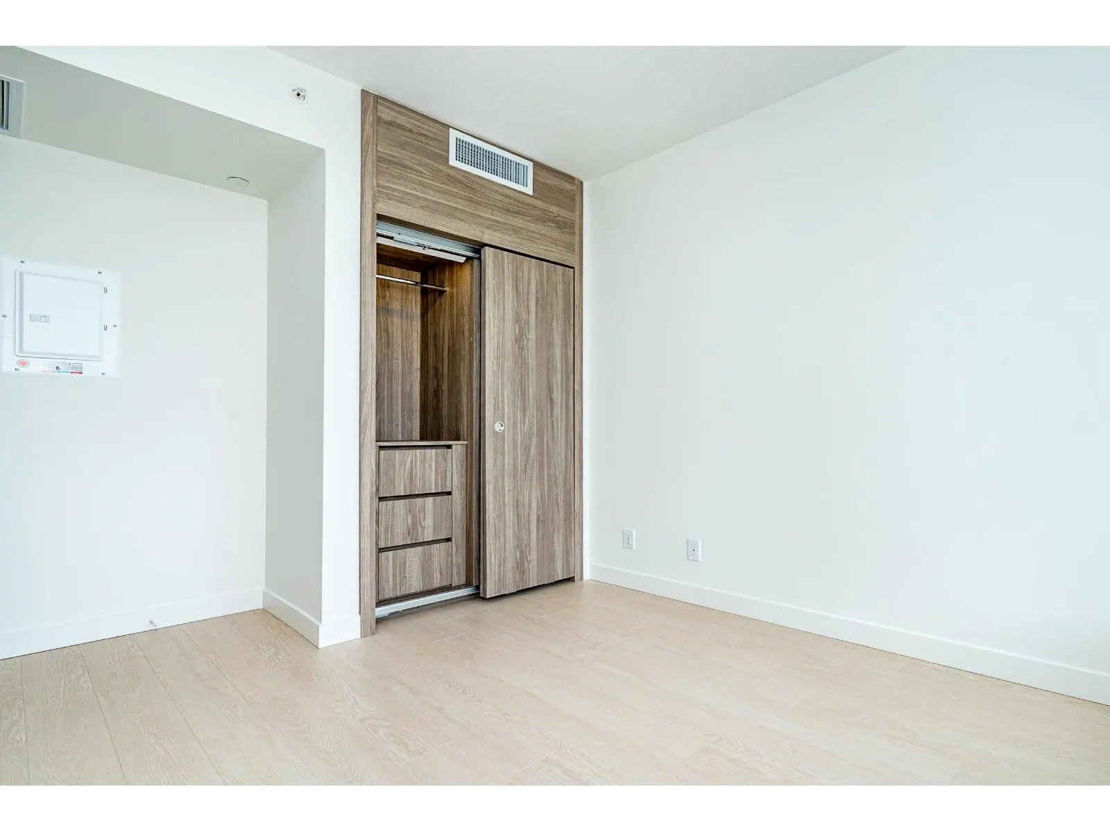 611 13778 100 AVENUE