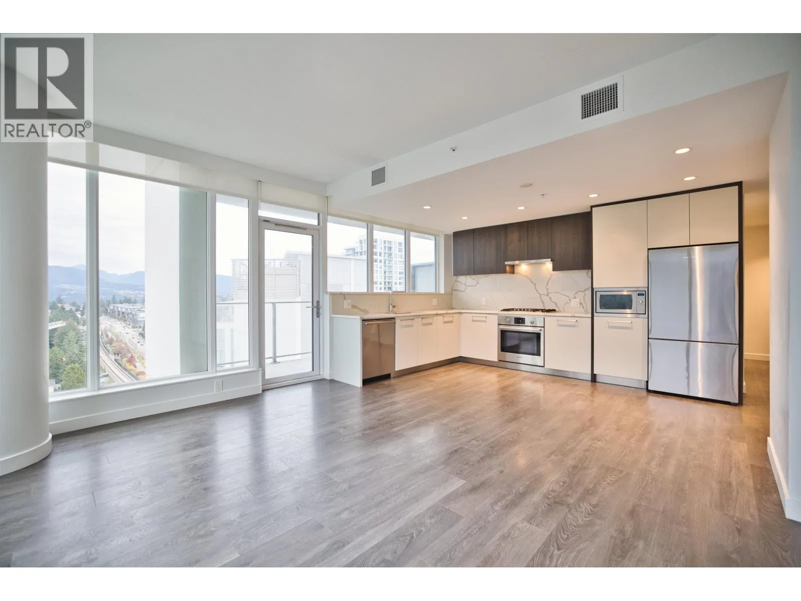 1604 567 CLARKE ROAD