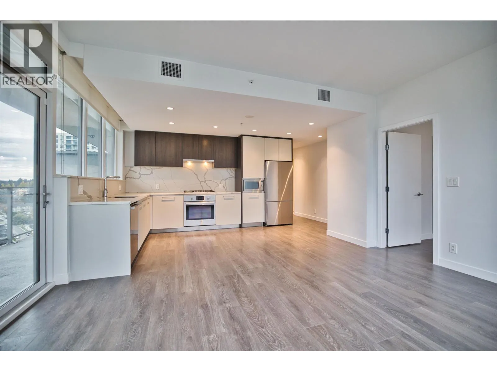 1604 567 CLARKE ROAD