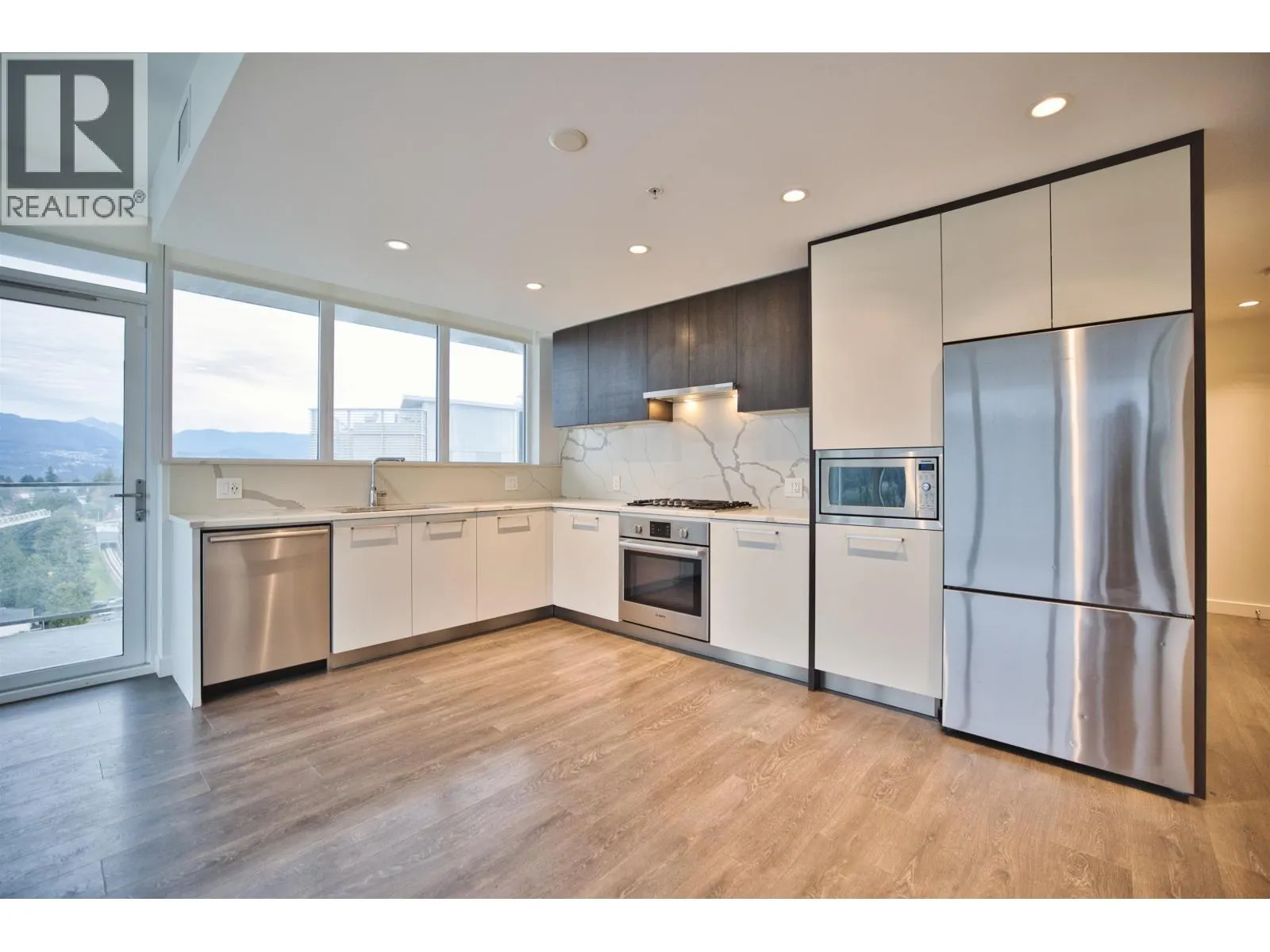 1604 567 CLARKE ROAD