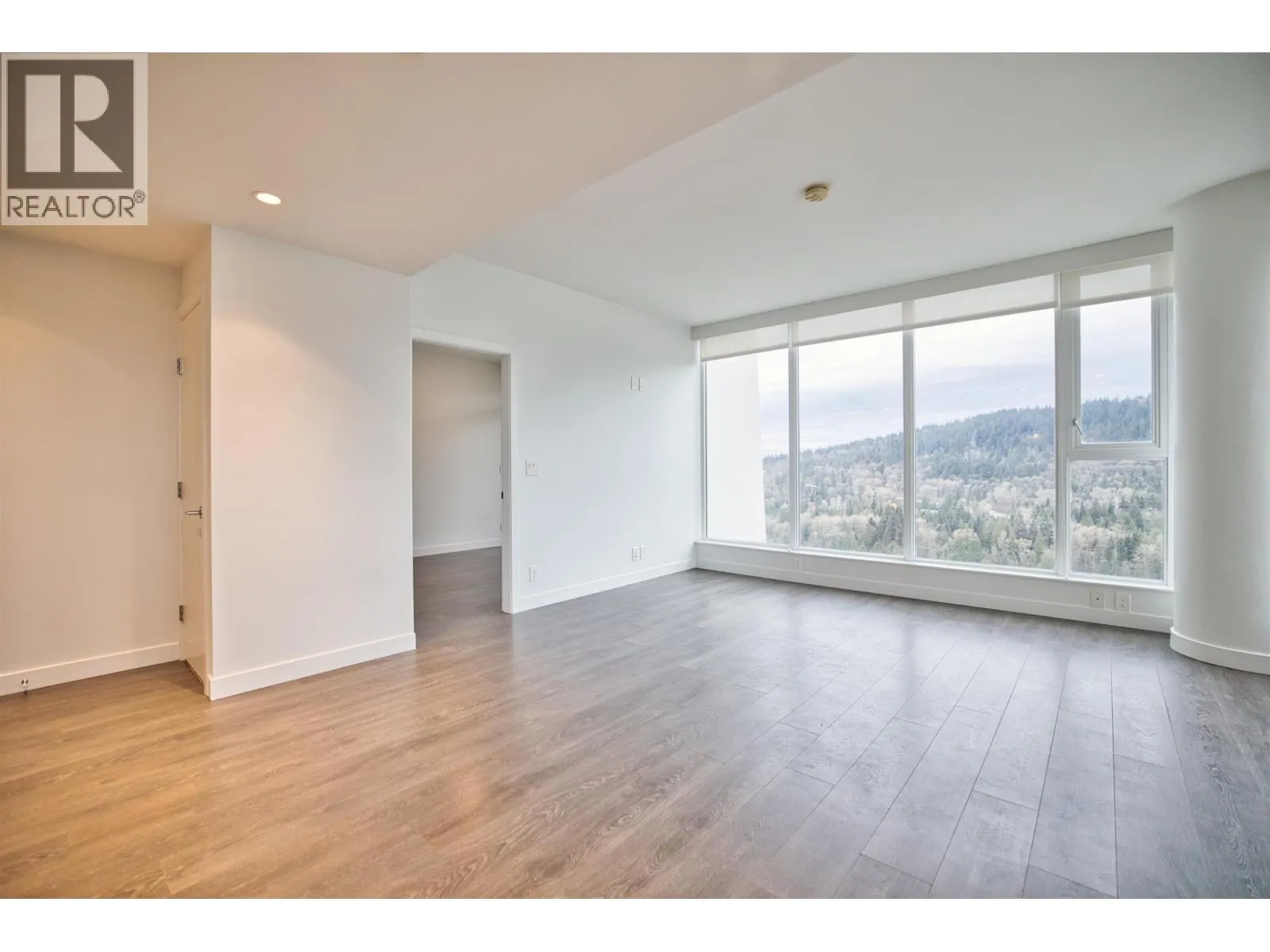 1604 567 CLARKE ROAD