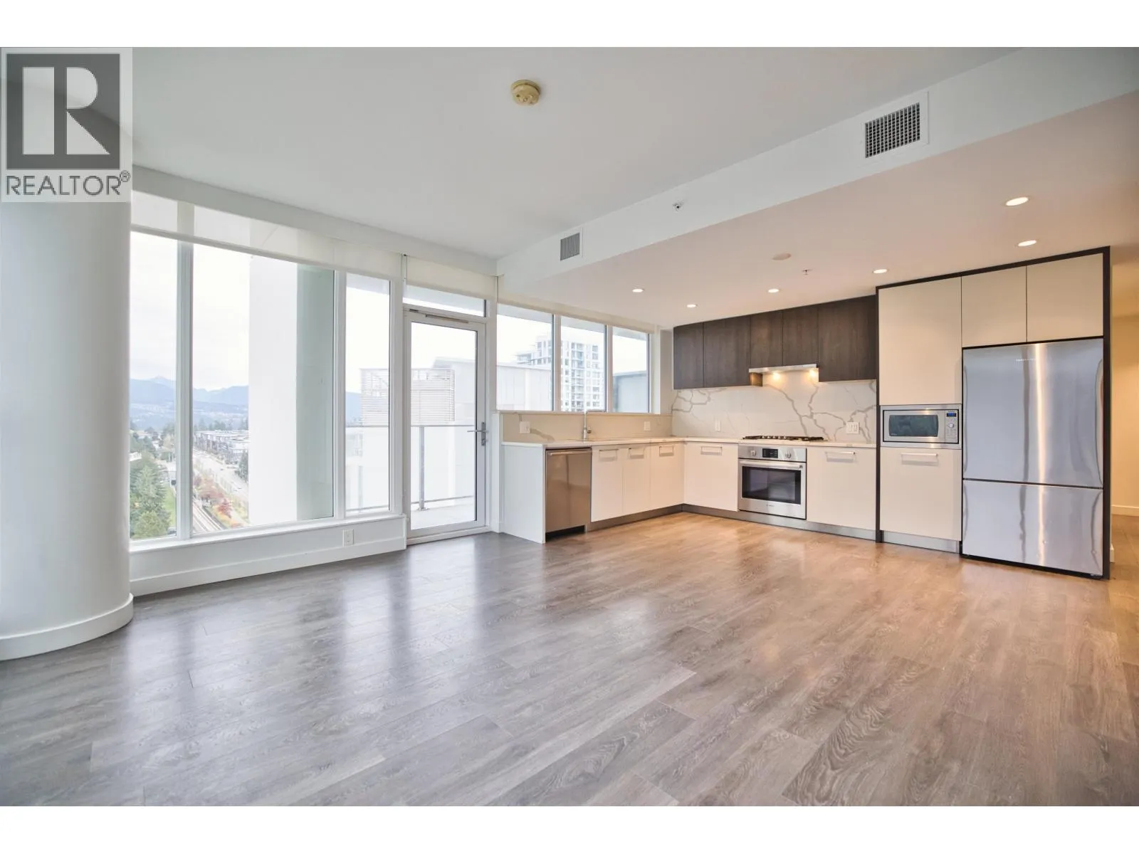 1604 567 CLARKE ROAD