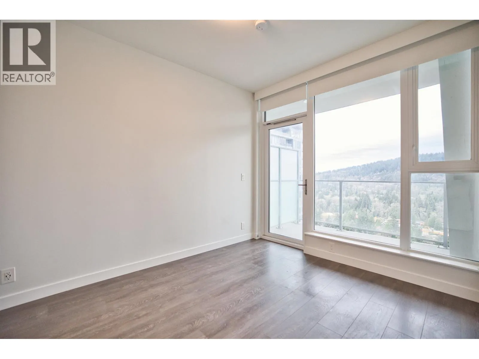 1604 567 CLARKE ROAD