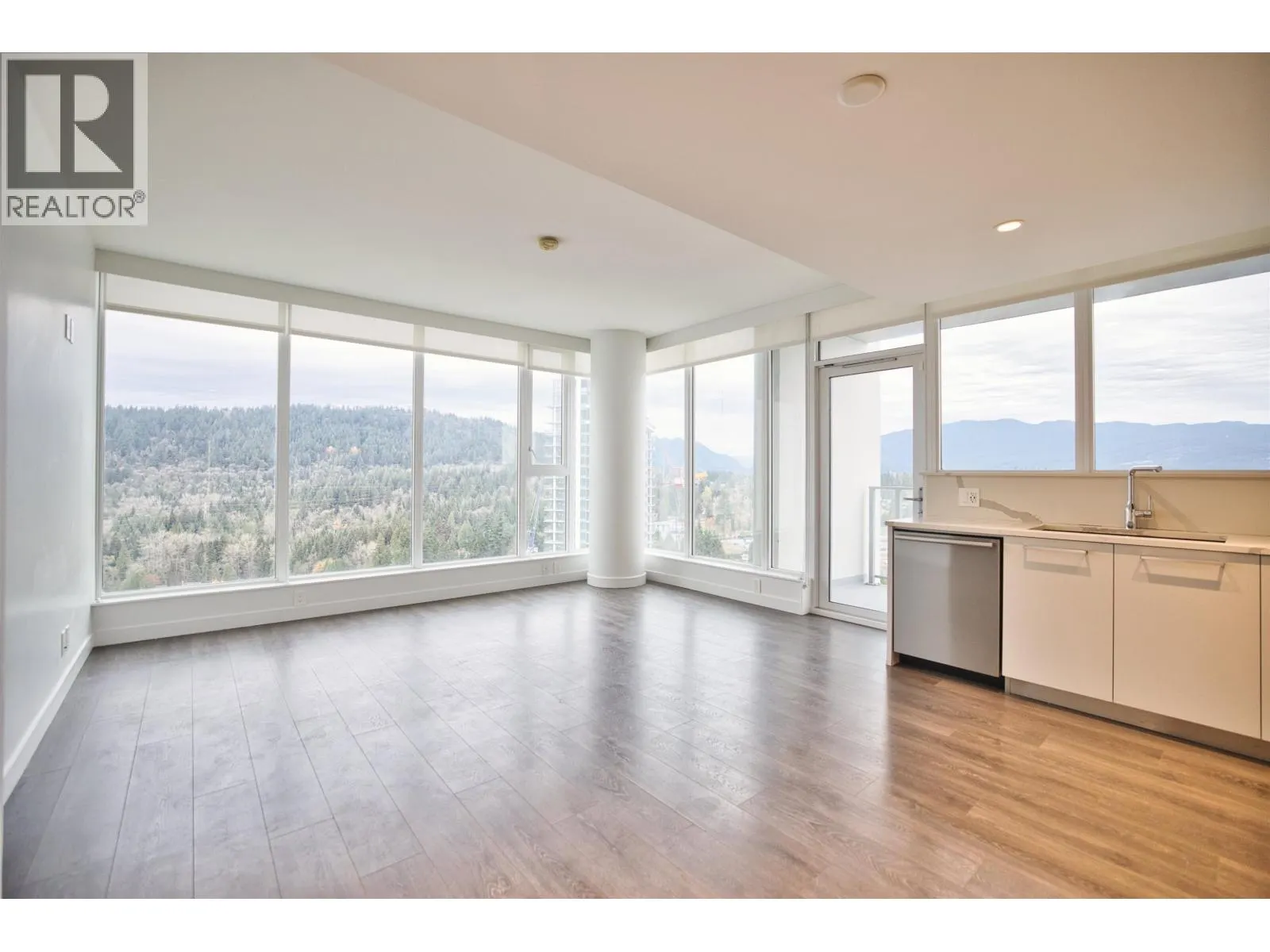 1604 567 CLARKE ROAD