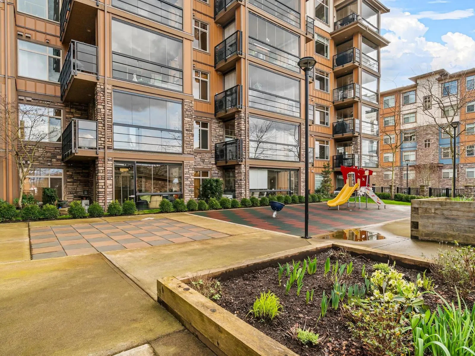 A113 20716 WILLOUGHBY TOWN CENTRE DRIVE