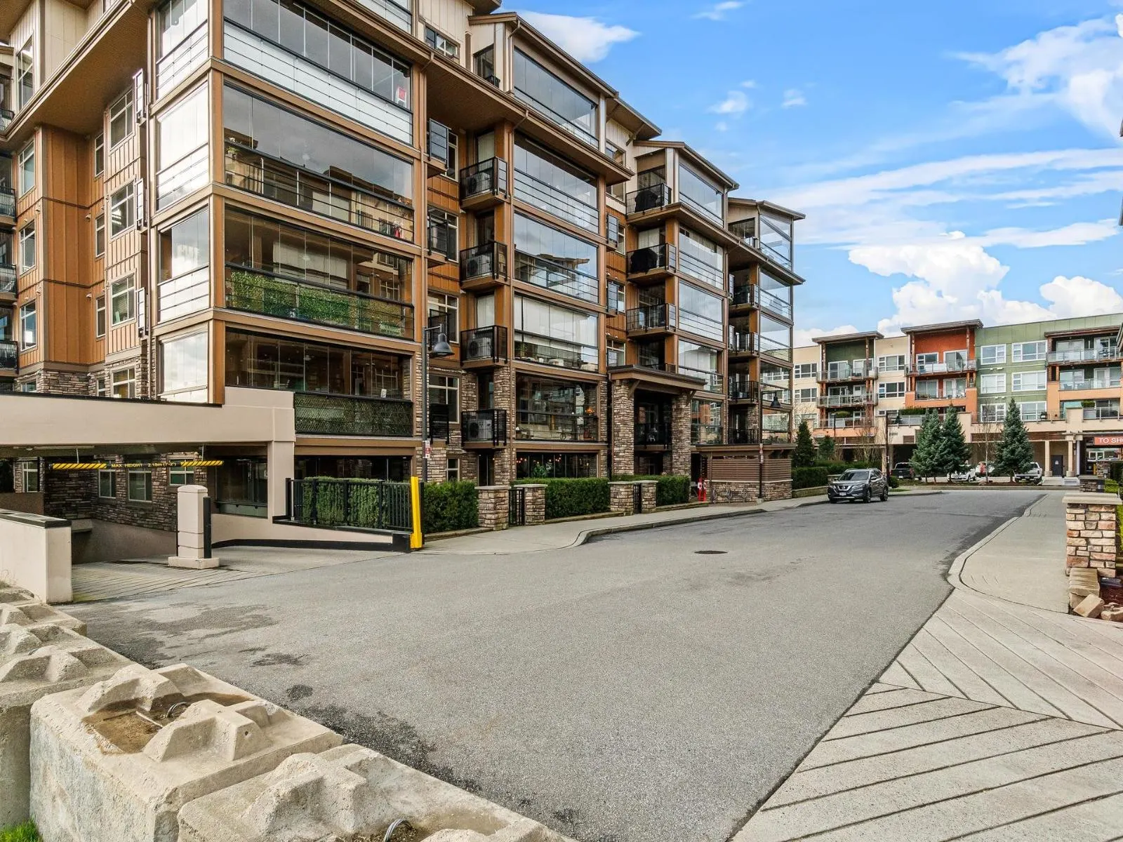 A113 20716 WILLOUGHBY TOWN CENTRE DRIVE