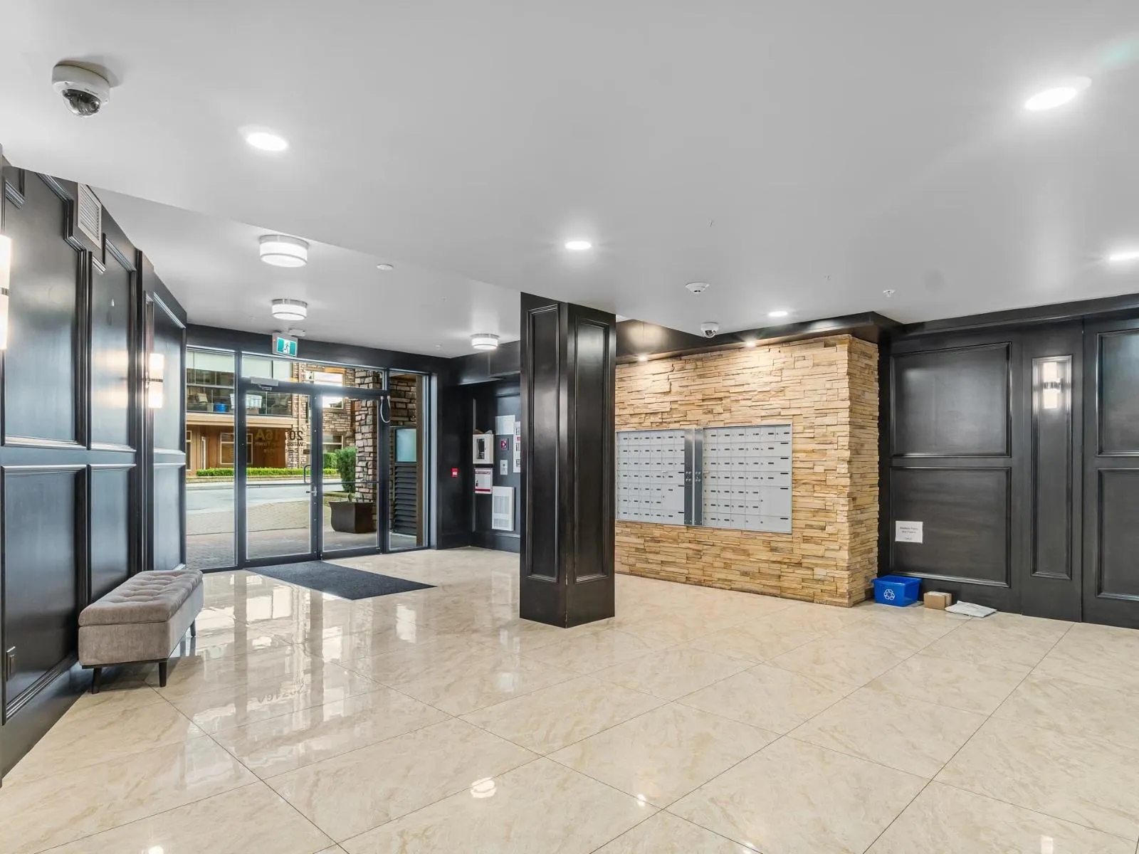 A113 20716 WILLOUGHBY TOWN CENTRE DRIVE