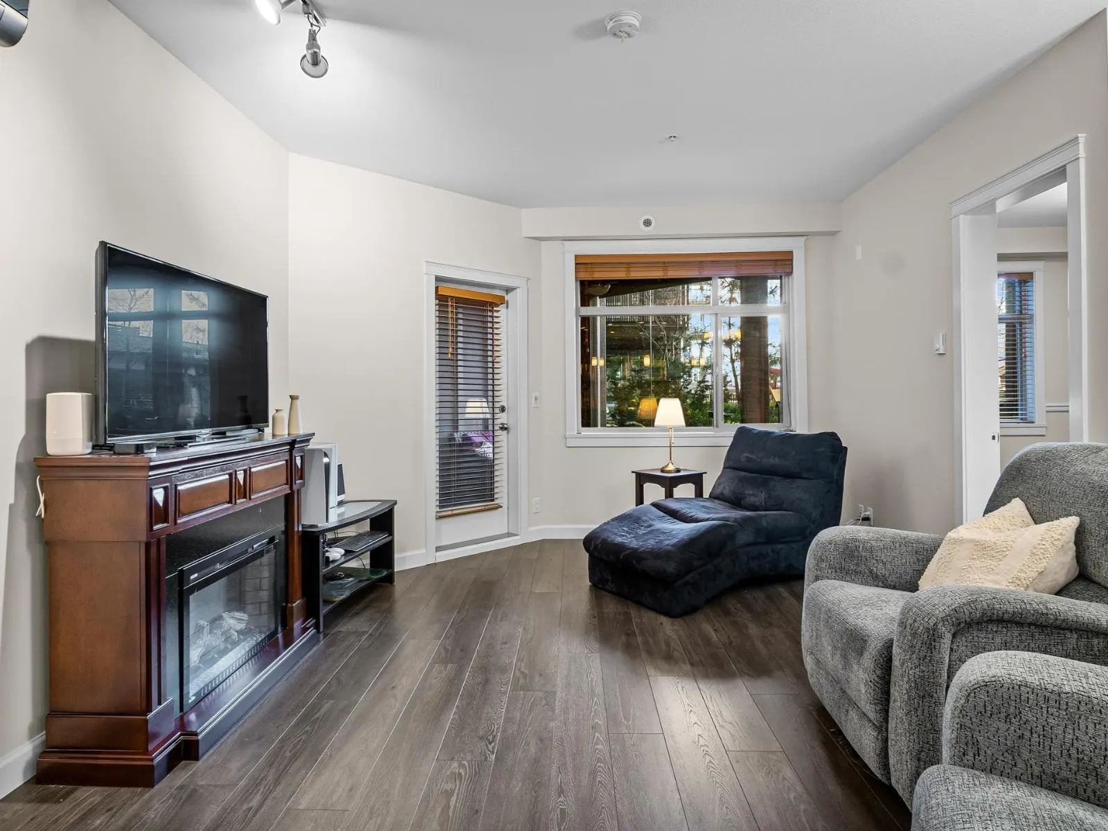 A113 20716 WILLOUGHBY TOWN CENTRE DRIVE