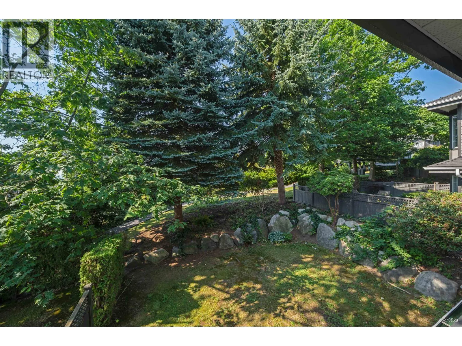 136 1685 PINETREE WAY
