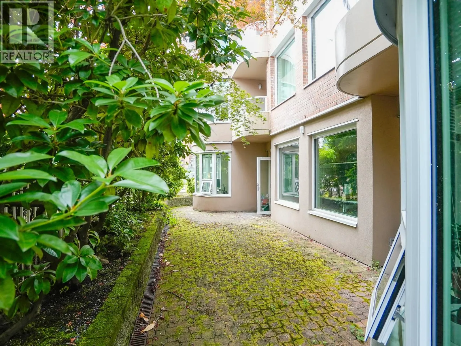 101 1845 ROBSON STREET