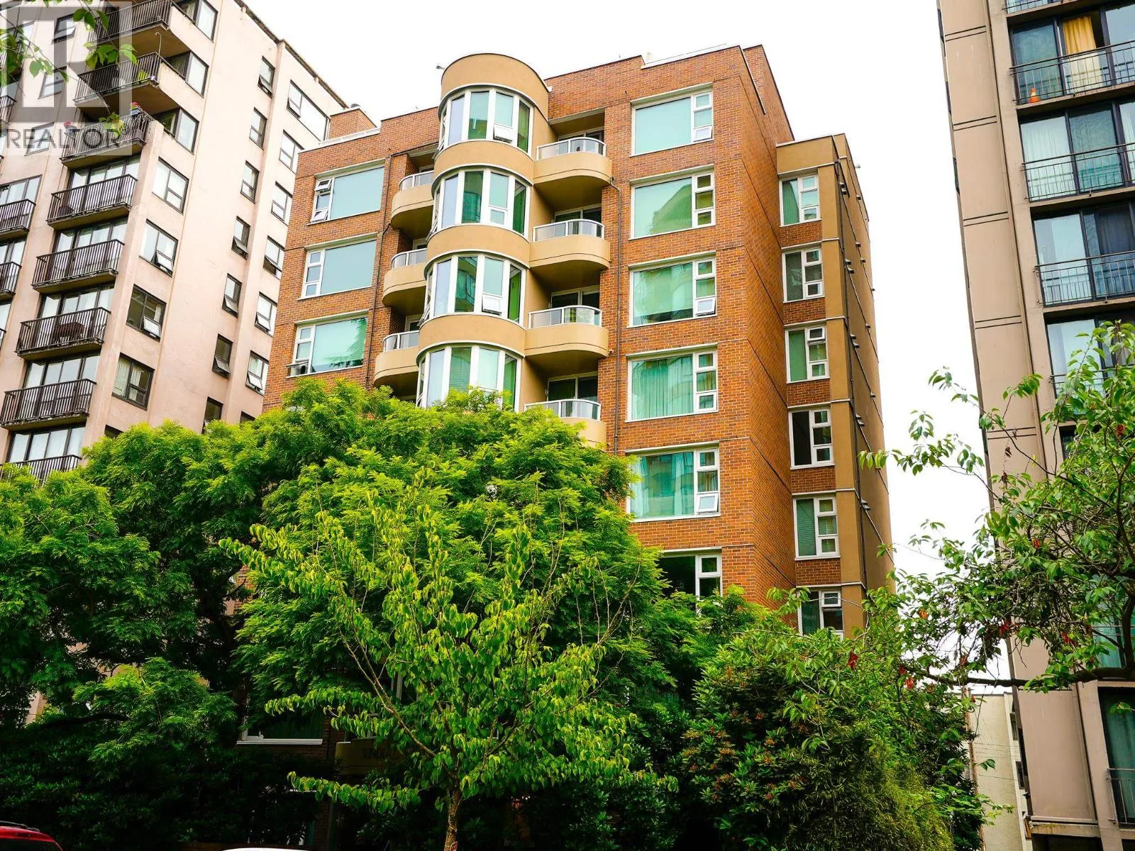 101 1845 ROBSON STREET