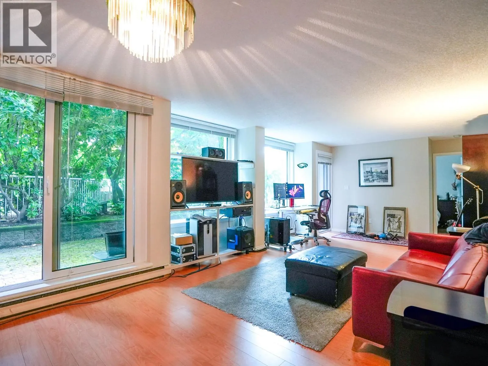 101 1845 ROBSON STREET