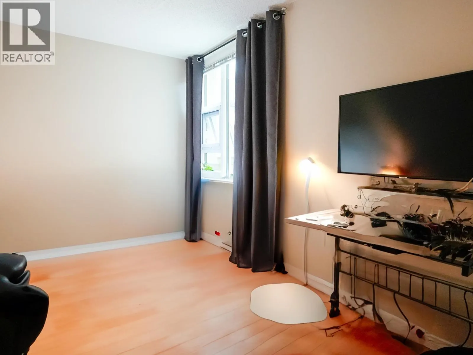 101 1845 ROBSON STREET