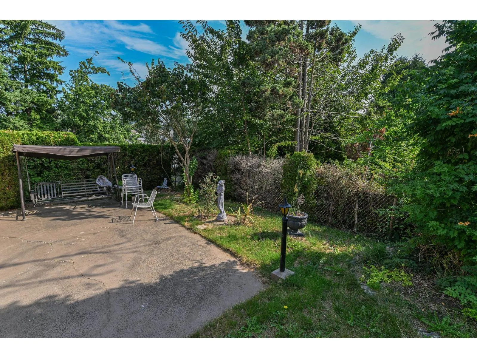 2272 BEVAN CRESCENT