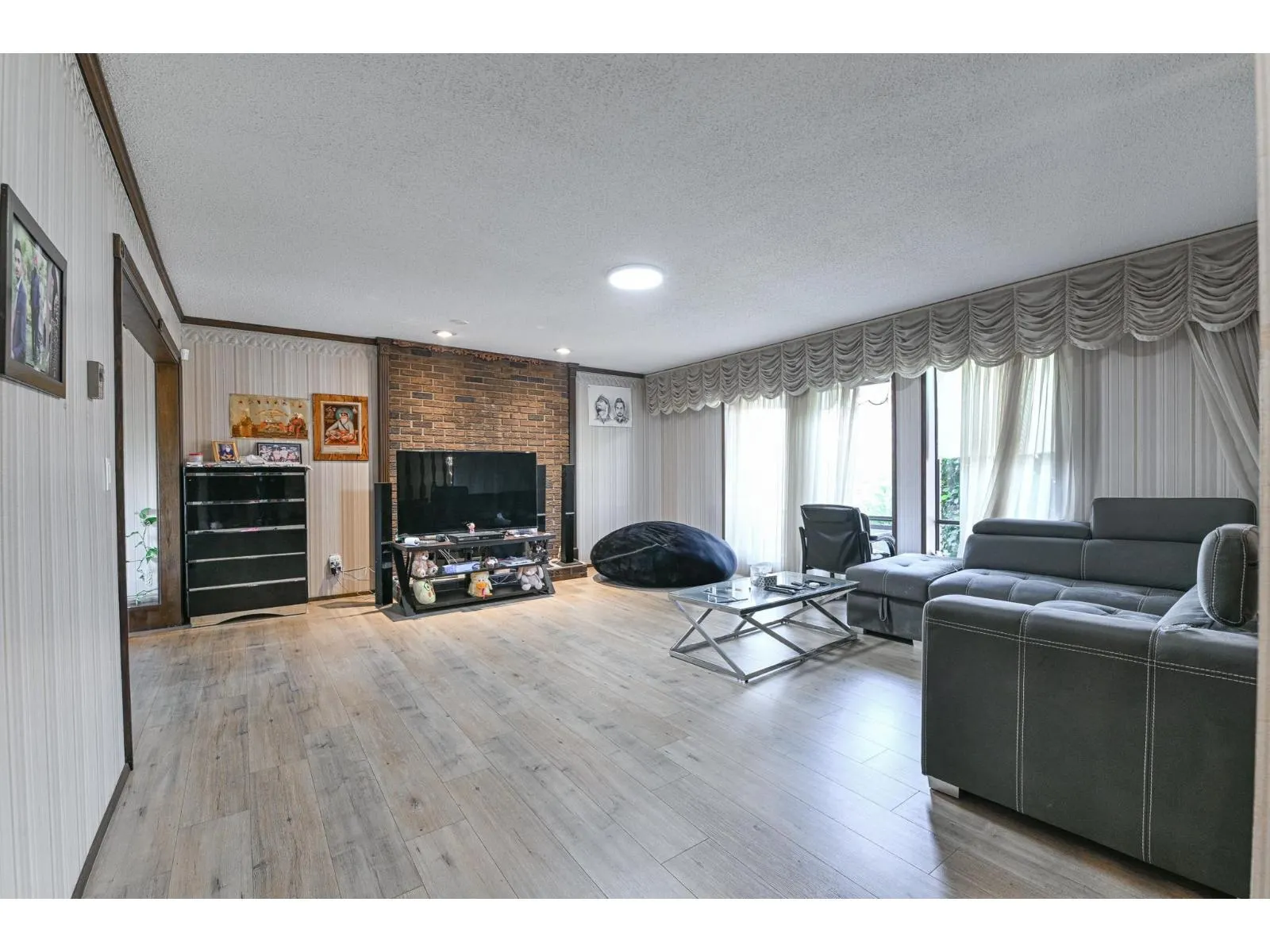 2272 BEVAN CRESCENT