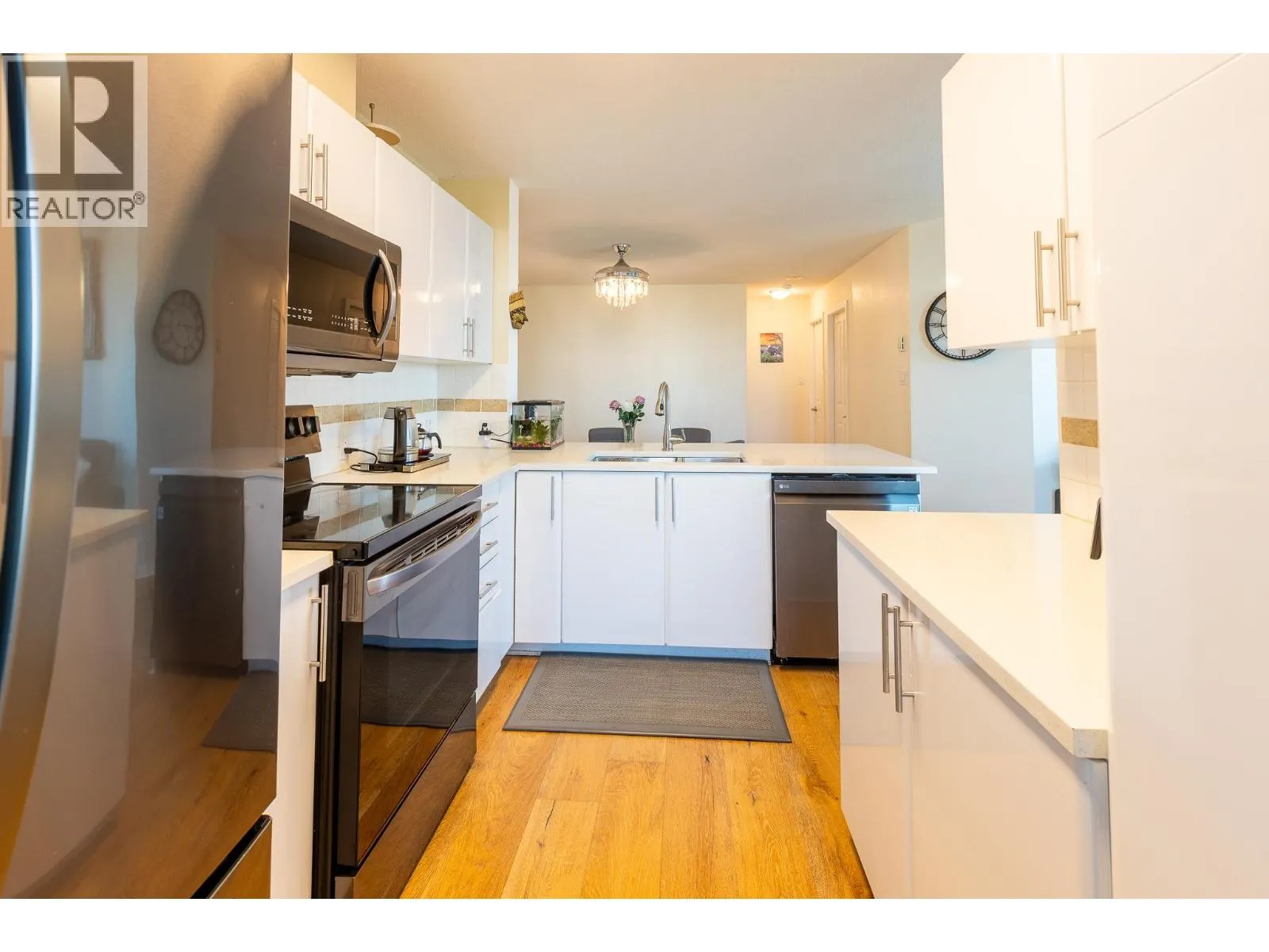 1401 6659 SOUTHOAKS CRESCENT