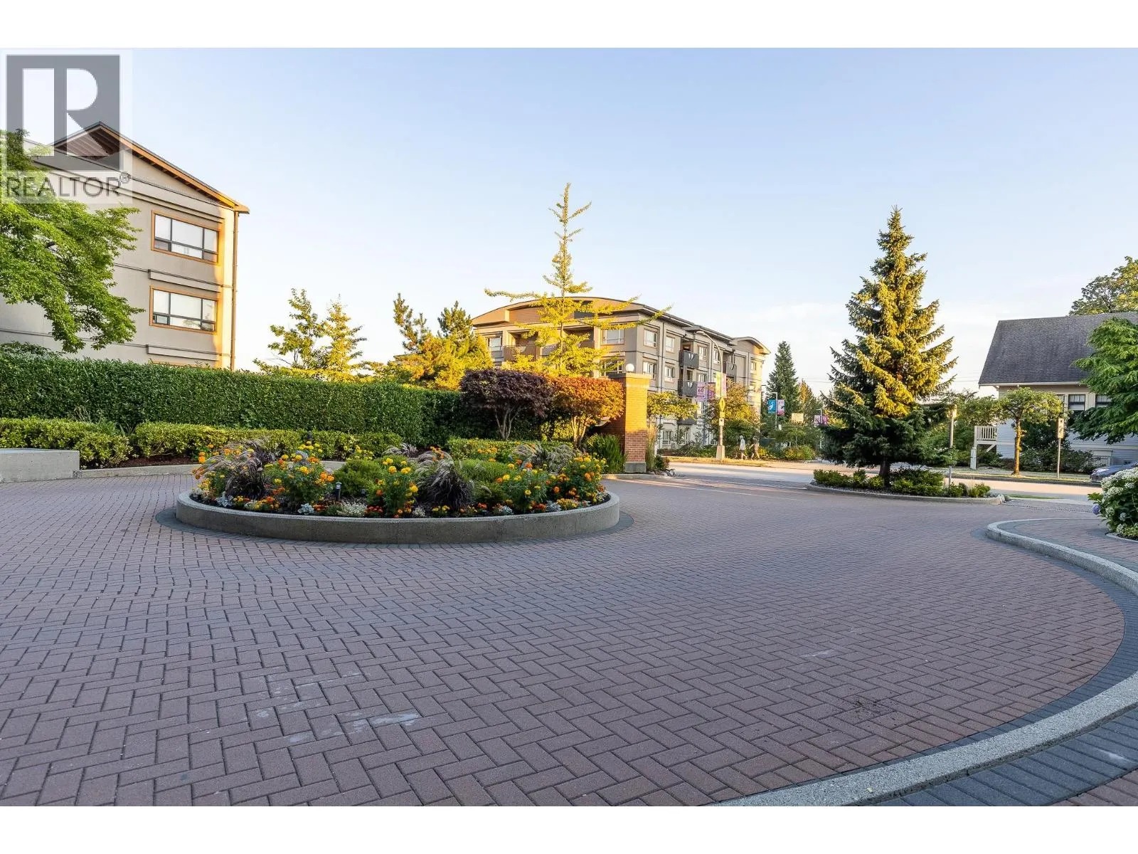 1401 6659 SOUTHOAKS CRESCENT