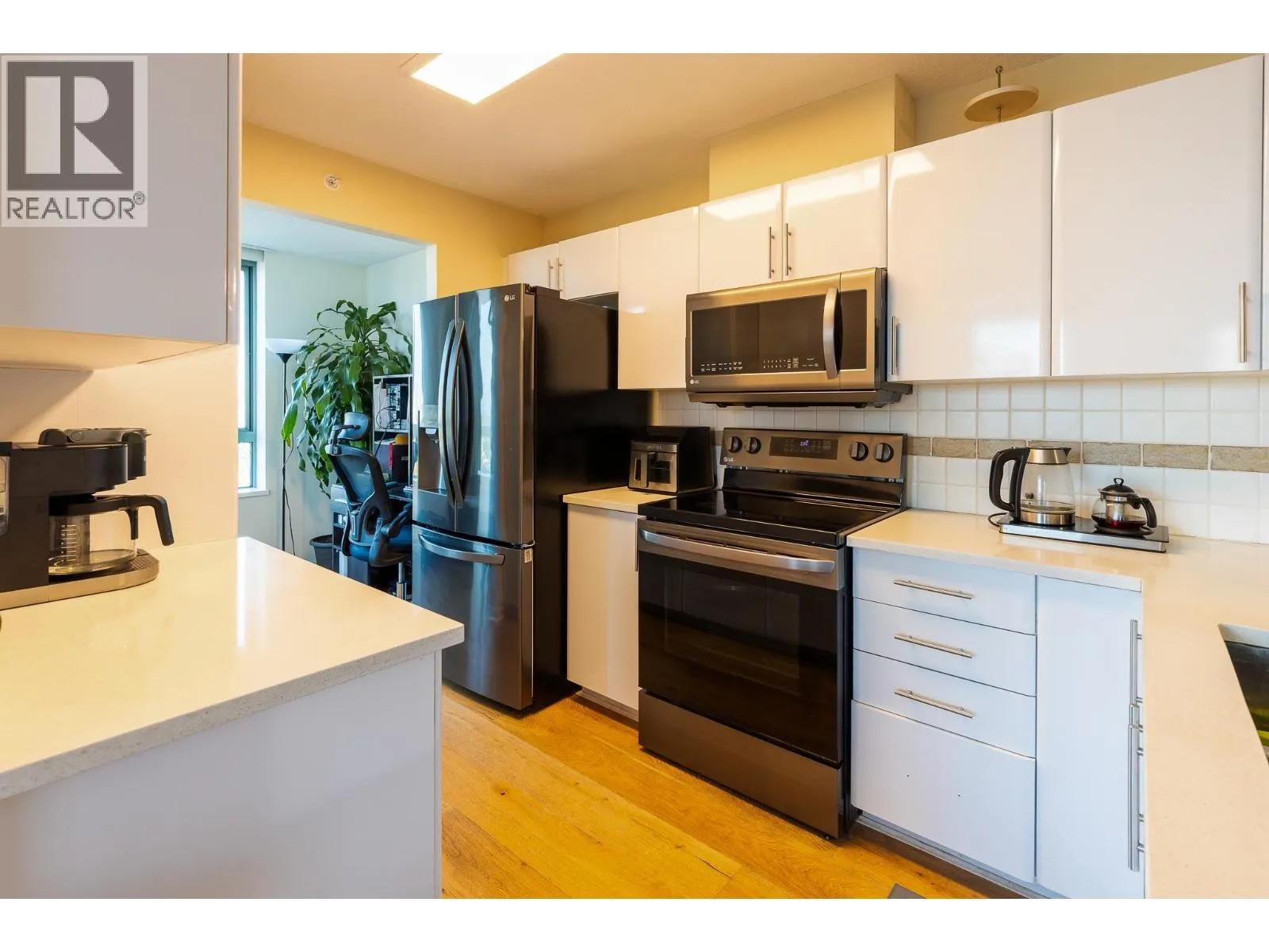1401 6659 SOUTHOAKS CRESCENT