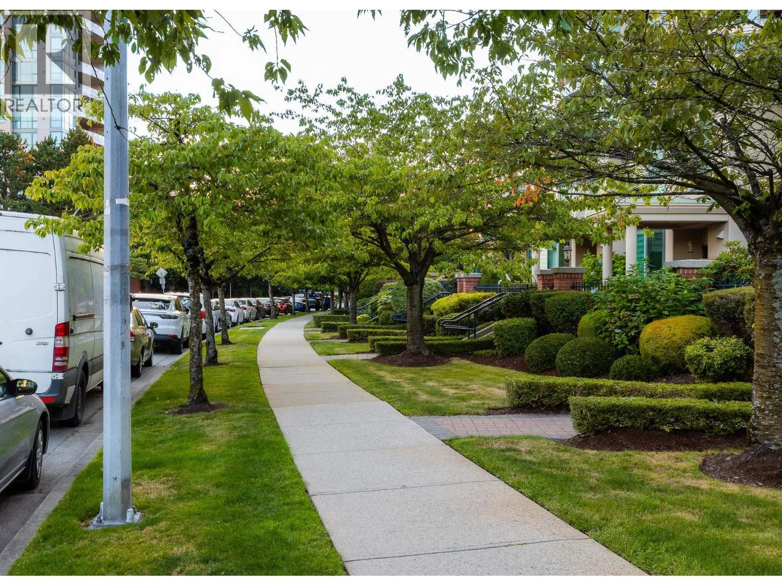 1401 6659 SOUTHOAKS CRESCENT