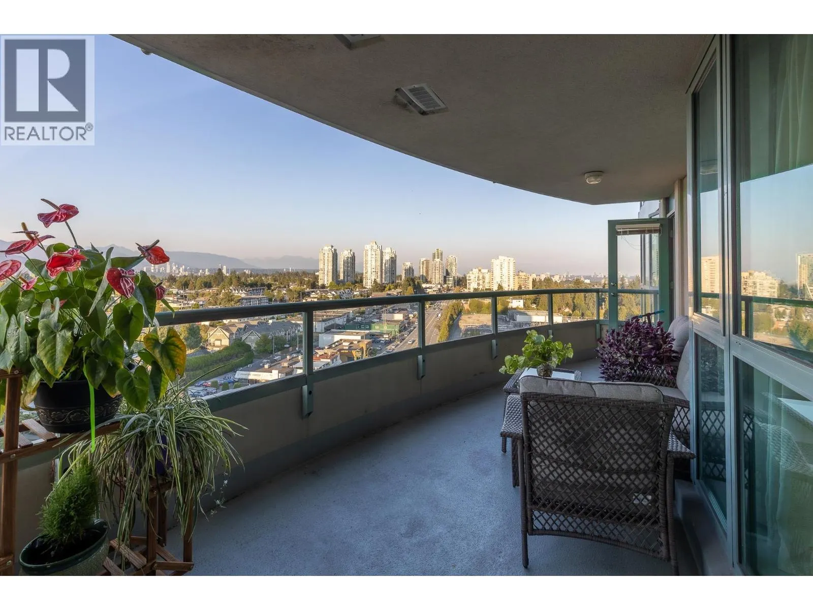1401 6659 SOUTHOAKS CRESCENT
