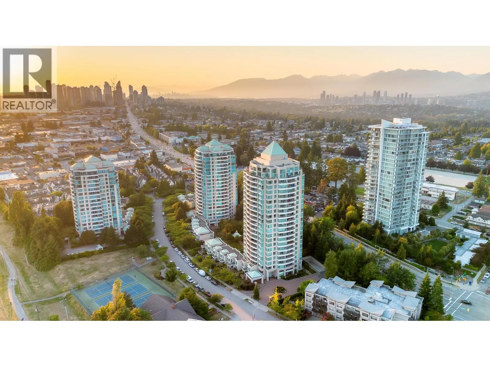 1401 6659 SOUTHOAKS CRESCENT