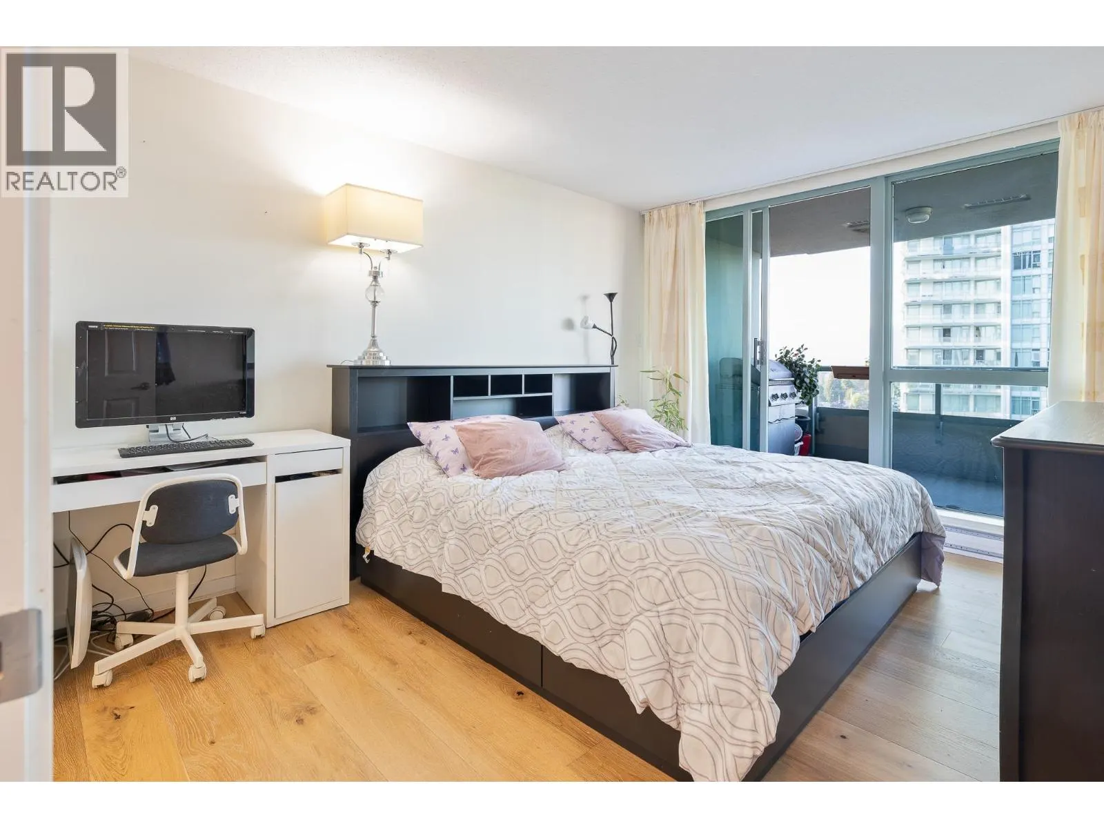 1401 6659 SOUTHOAKS CRESCENT