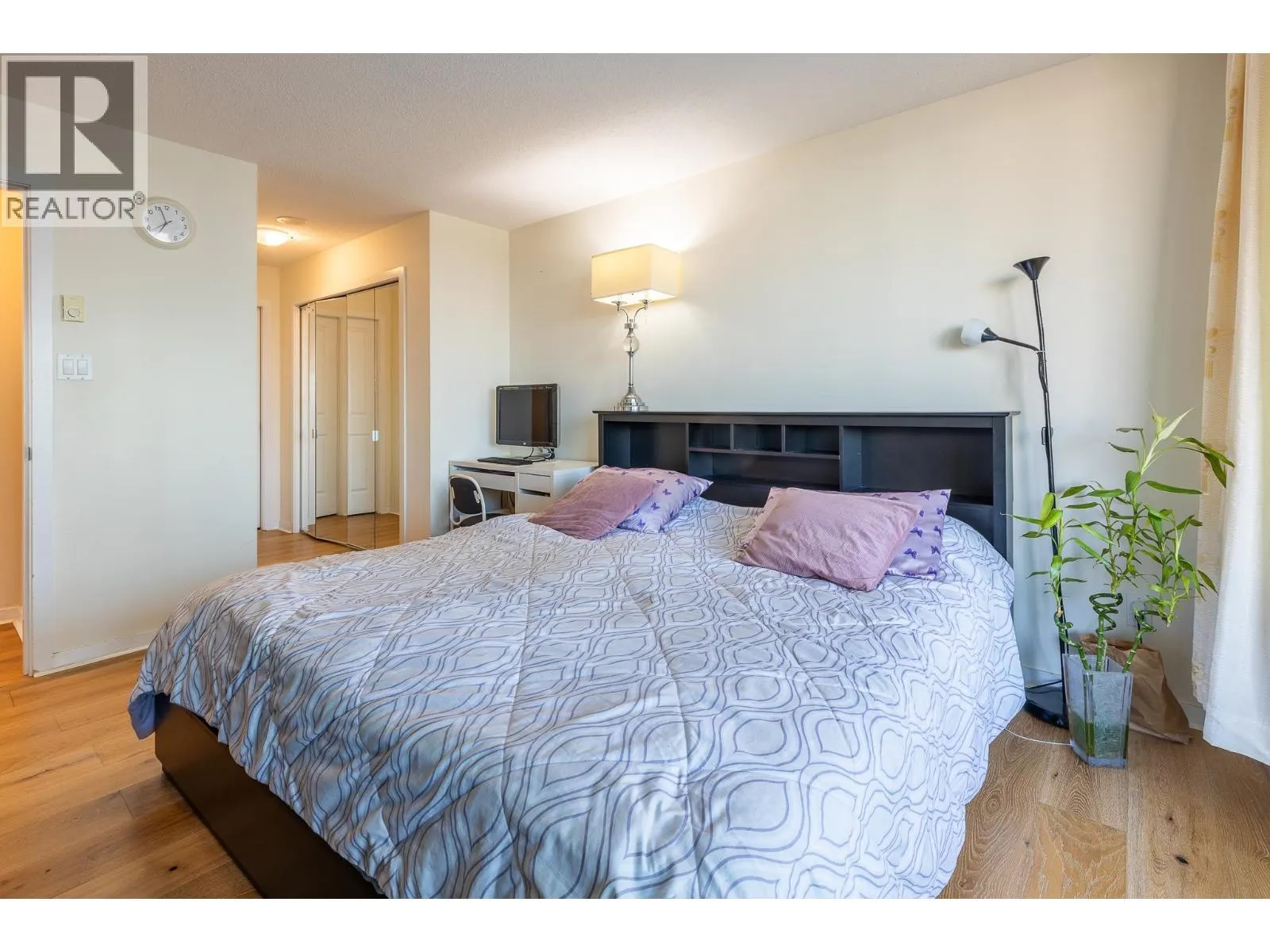 1401 6659 SOUTHOAKS CRESCENT