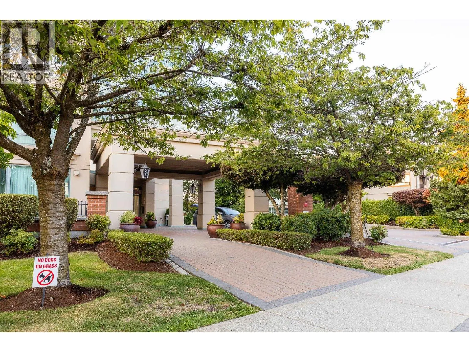 1401 6659 SOUTHOAKS CRESCENT