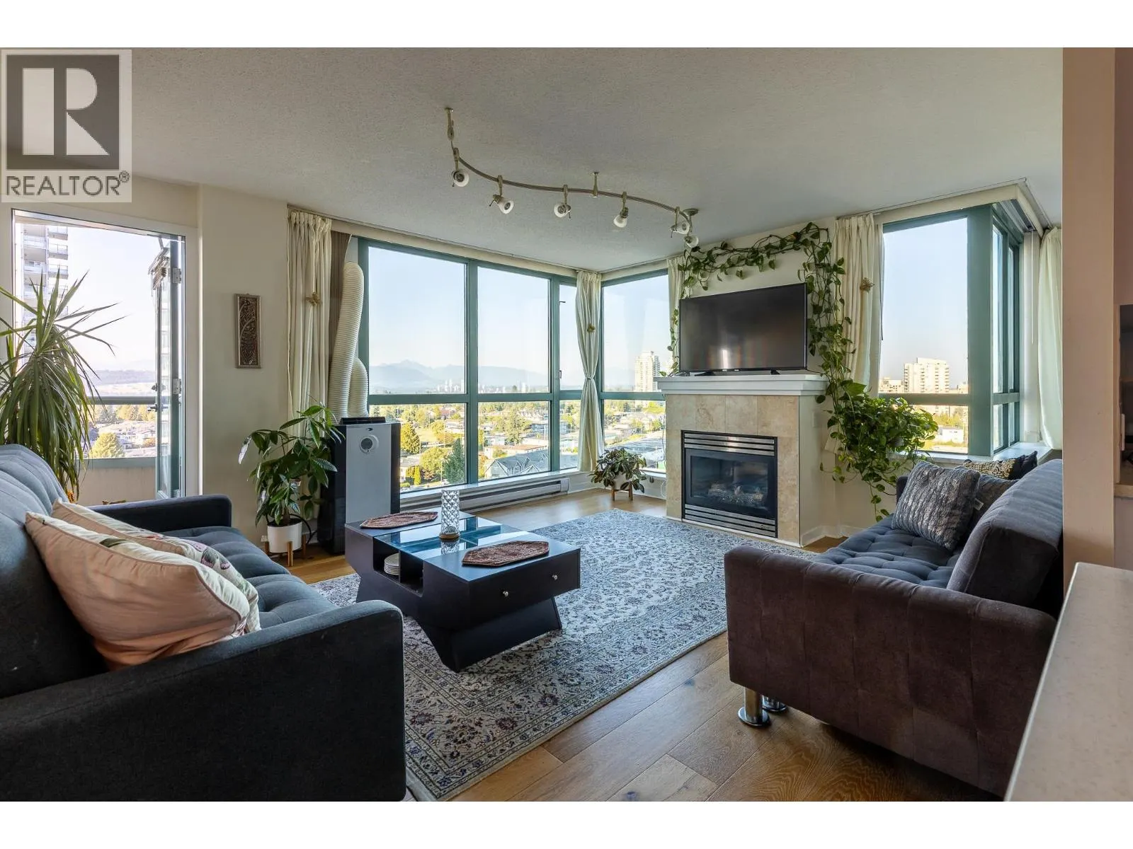 1401 6659 SOUTHOAKS CRESCENT