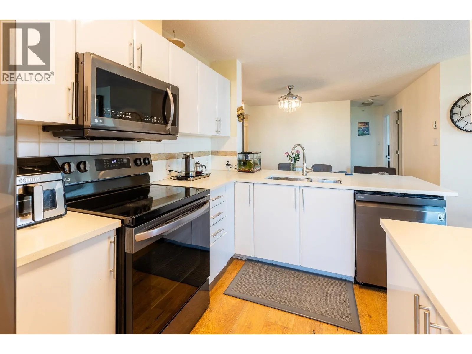 1401 6659 SOUTHOAKS CRESCENT