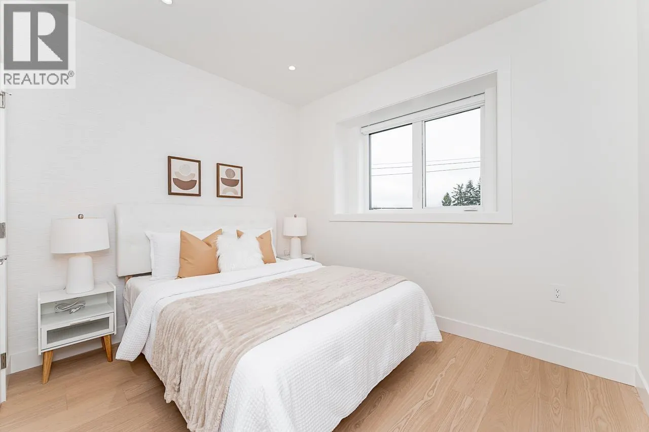 1 2837 OLIVER CRESCENT