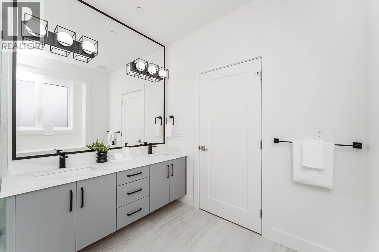 1 2837 OLIVER CRESCENT