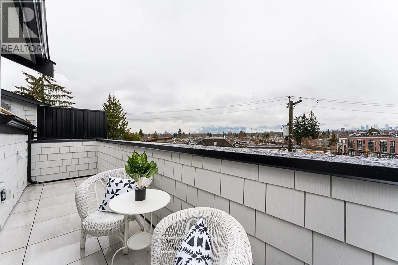 1 2837 OLIVER CRESCENT