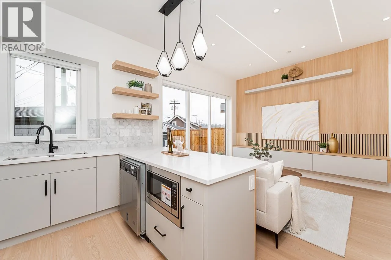 1 2837 OLIVER CRESCENT