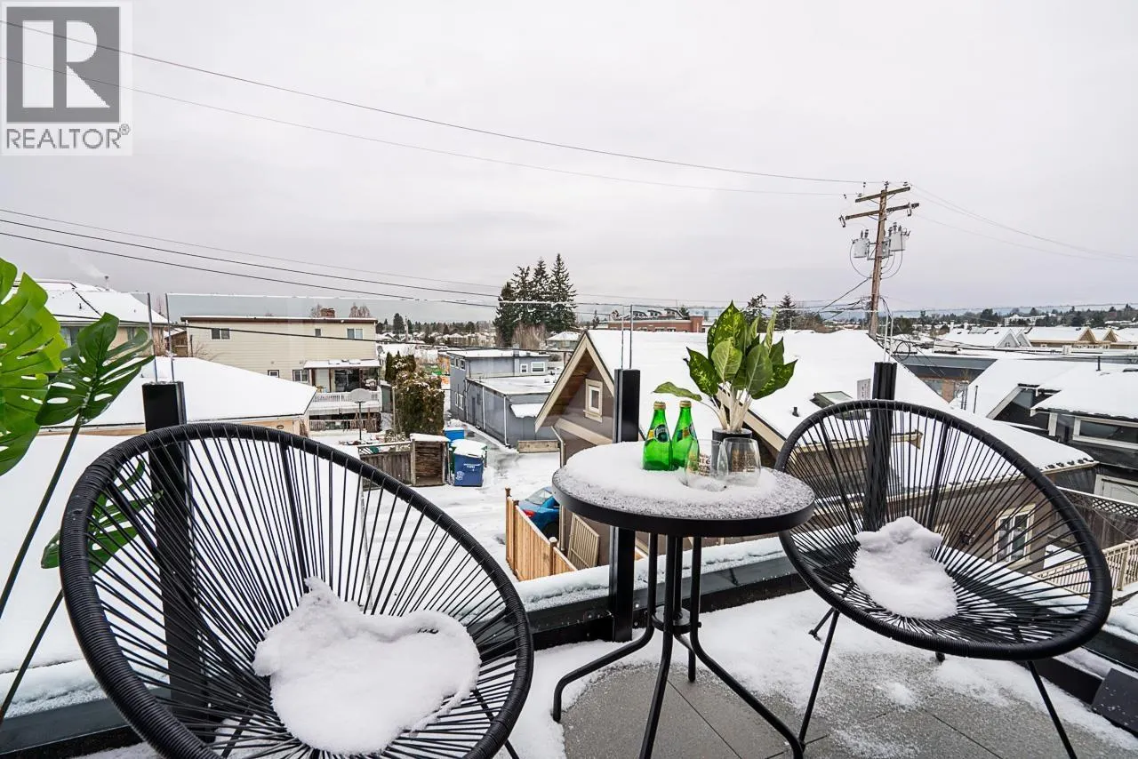 2833 OLIVER CRESCENT